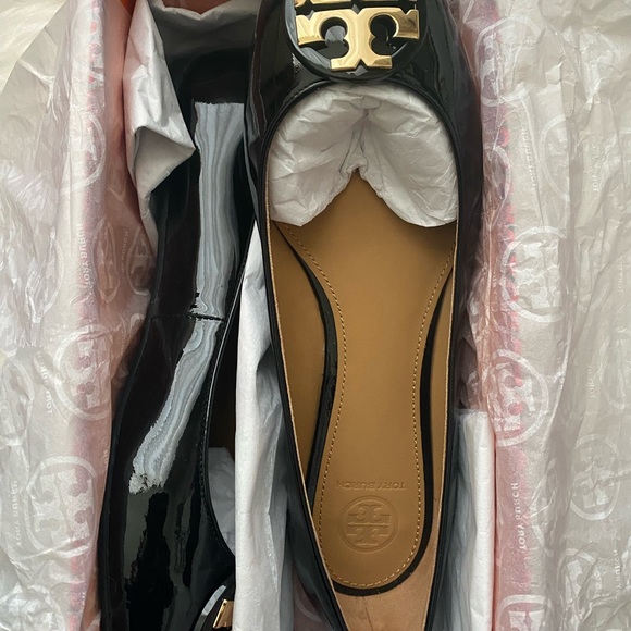 Claire Black Patent Leather w/ Gold Emblem - Picture 4 of 10